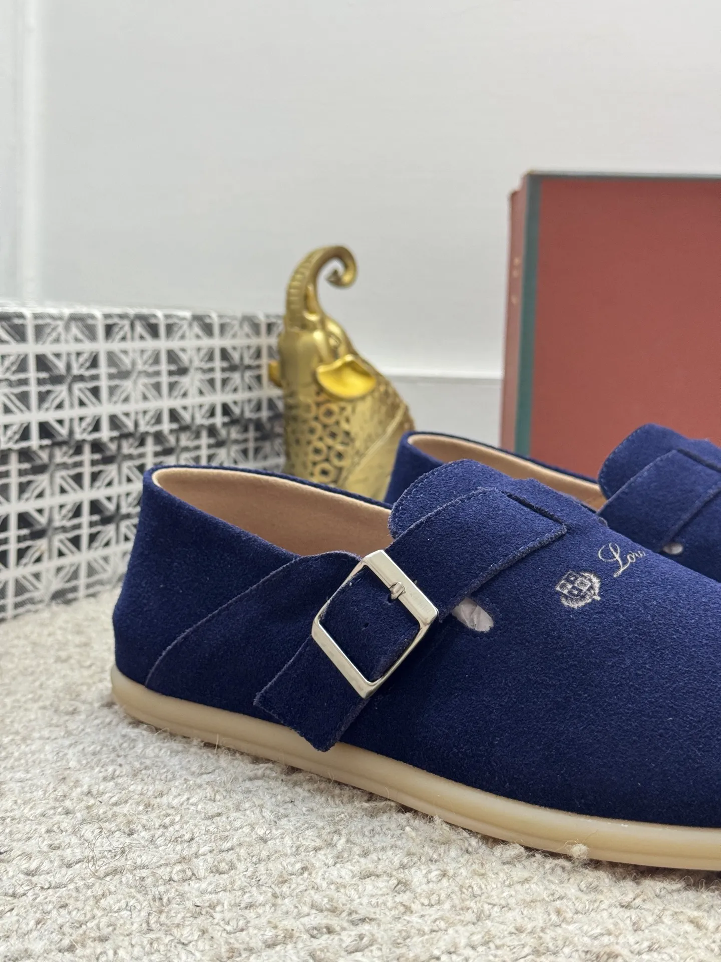 Men's men's shoes 💰420 [New style] 🍓🍓Loro Piana - LP's new moccasin shoes are made of water-repellent treated suede uppers with rubber soles, a classic. The complex craftsmanship and meticulous structure make the shoes light and soft, allowing you to walk comfortably and freely. Perfect for wearing at the beach or out in the water during the summer. Size: 38-44 (45 customized